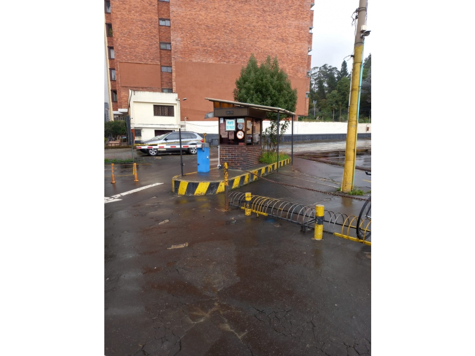 Lote con construcción en Venta - Bogotá - 1