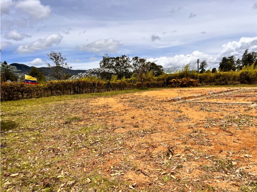 LOTE CON EXCELENTE VISTA Y PRINCIPIO DE CONSTRUCCIÓN EN VENTA~ QUIRAMA — foto 3