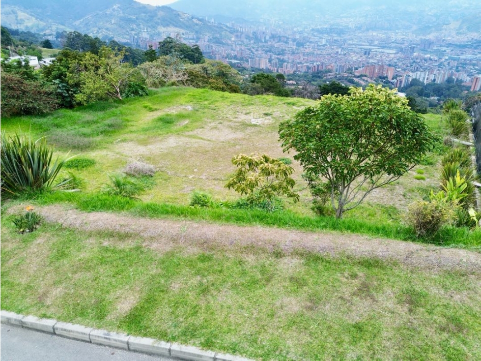 Lote con vista a la ciudad en Las Palmas en unidad cerrada