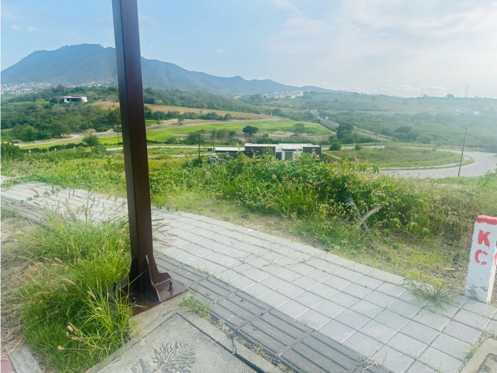Lote pendiente negativa de venta Urb. Kapok. Montecristi Golf-Manabí. - 1