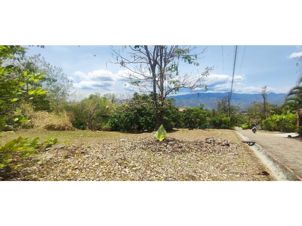 Lote en condominio de 2380 M2 en 490 mill en La Mesa Cund con licencia - 2