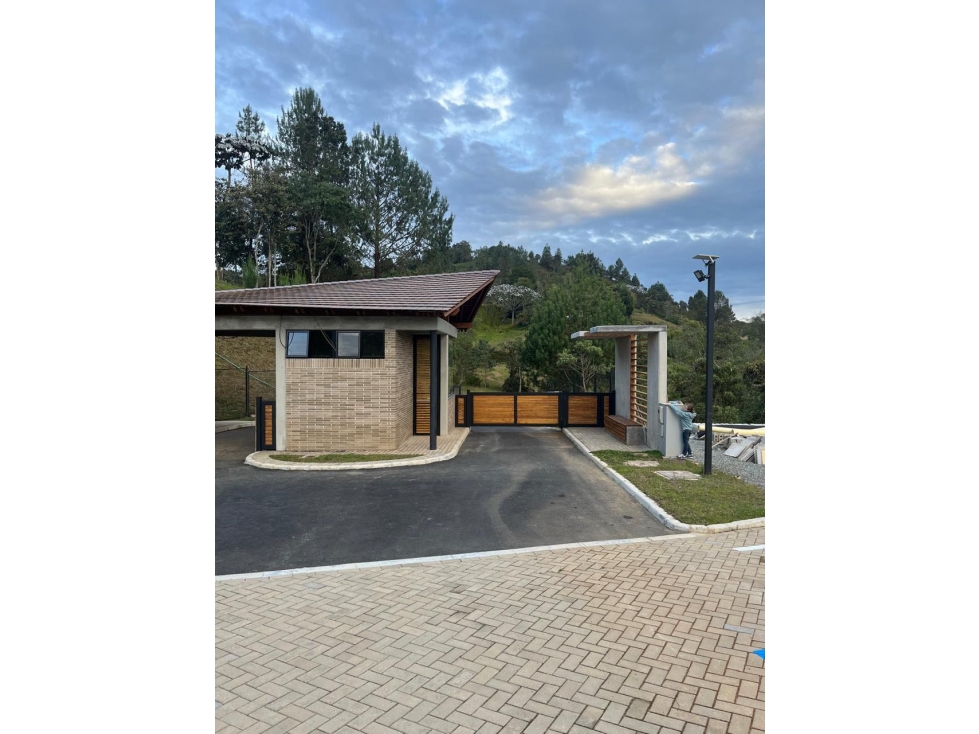 LOTE EN CONDOMINIO EL RETIRO ALTO DE PALMAS — foto 2