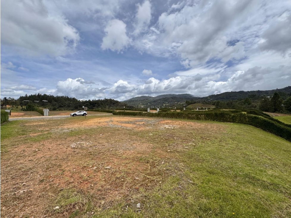LOTE EN EXCLUSIVO CONDOMINIO DISPONIBLE PARA- VENTA EN PALMAS. — foto 4