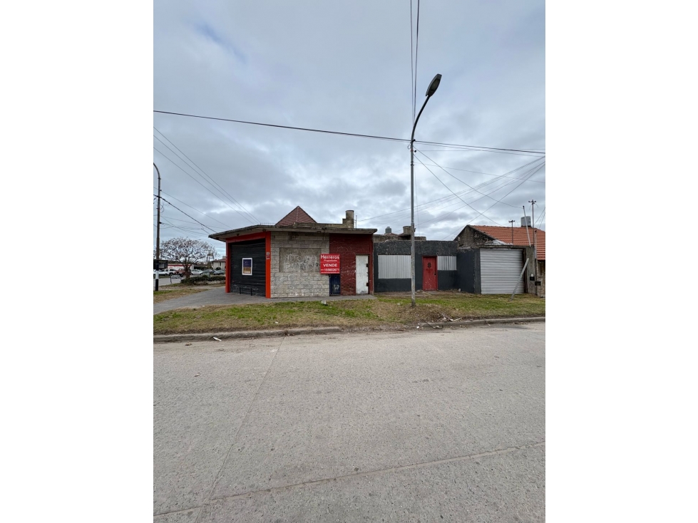 LOTE EN ESQUINA CON CONSTRUCCION--OPORTUNIDAD - 2