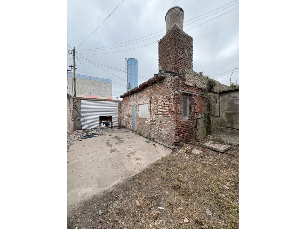 LOTE EN ESQUINA CON CONSTRUCCION--OPORTUNIDAD - 6