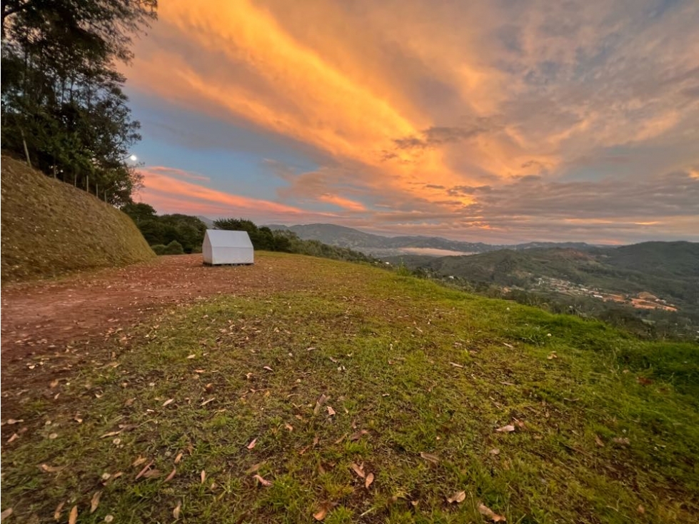 LOTE CON ESPECTACULAR VISTA EN RETIRO