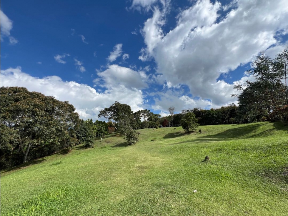 LOTE EN EXCLUSIVA PARCELACIÓN DE LLANOGRANDE