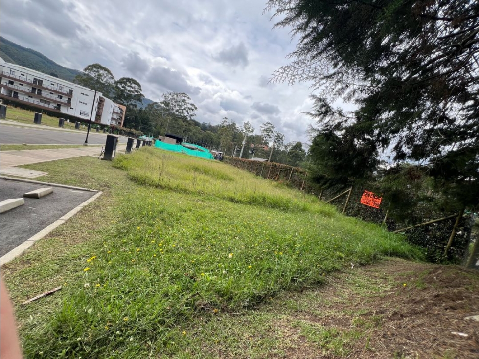 LOTE EN FAUNA SILVESTRE UNIDAD EN EL RETIRO AL LADO DEL MALL MACEDONIA — foto 3