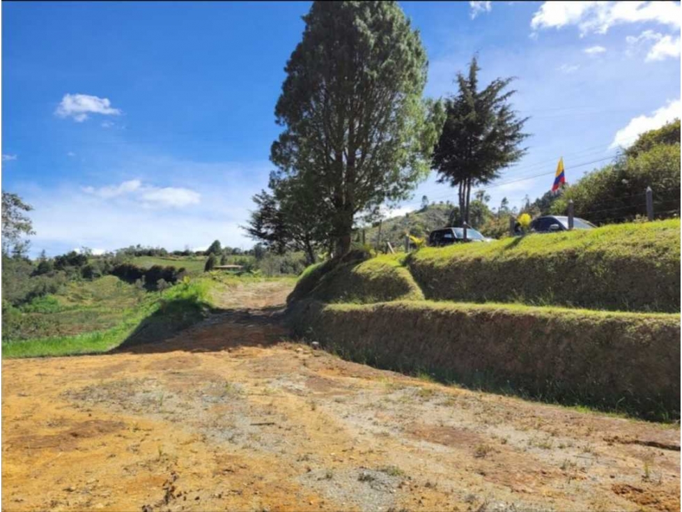 Lote en Guarne de 8.300 m² con lindero de agua acepta permuta — foto 2