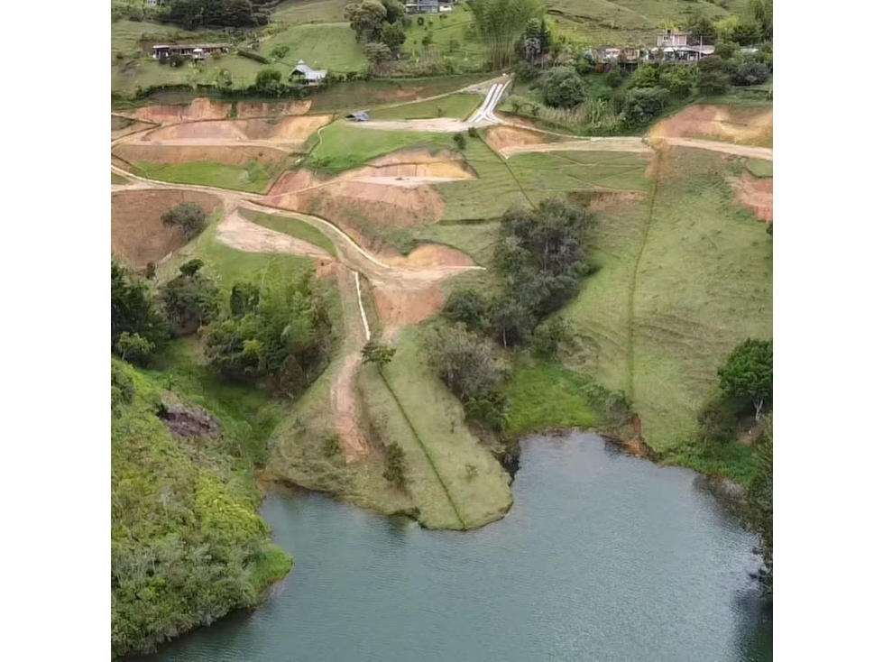 Lote en Guatape en venta con acceso a la Represa!