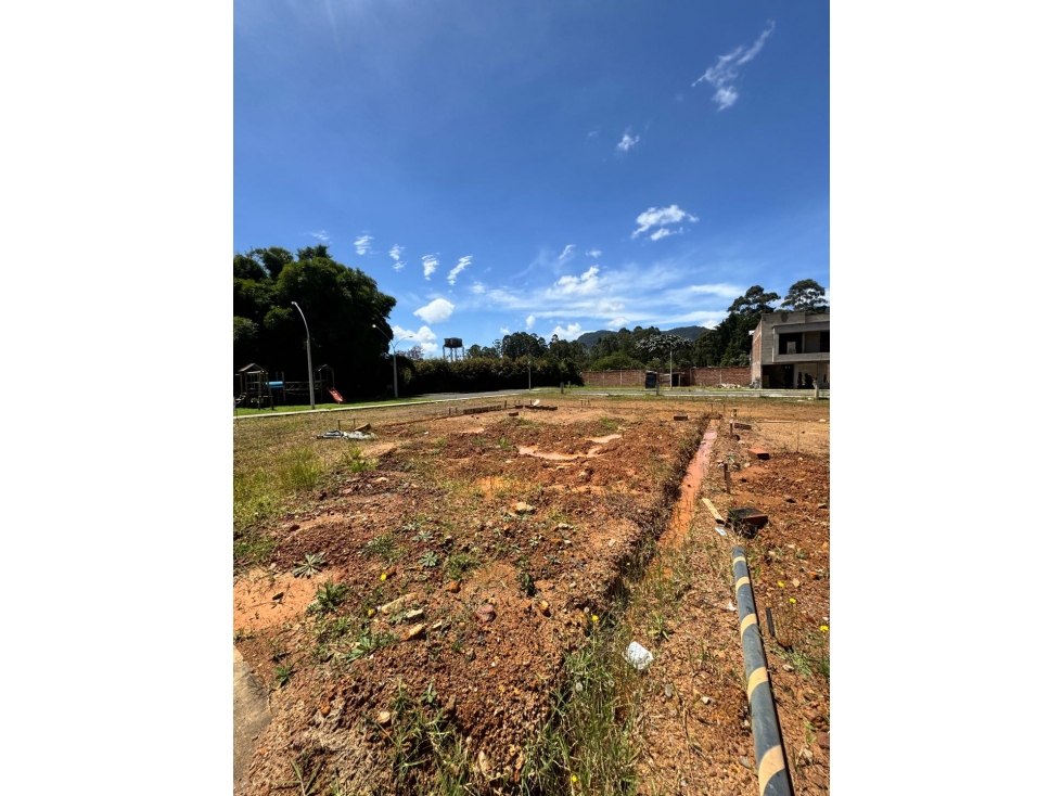 Lote en La Ceja con licencia de construcción unidad abierta — foto 3