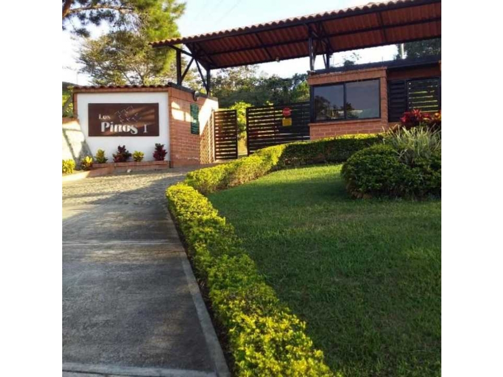 Lote adecuado para construir y negociable en Lago Calima Los Pinos uno - 3