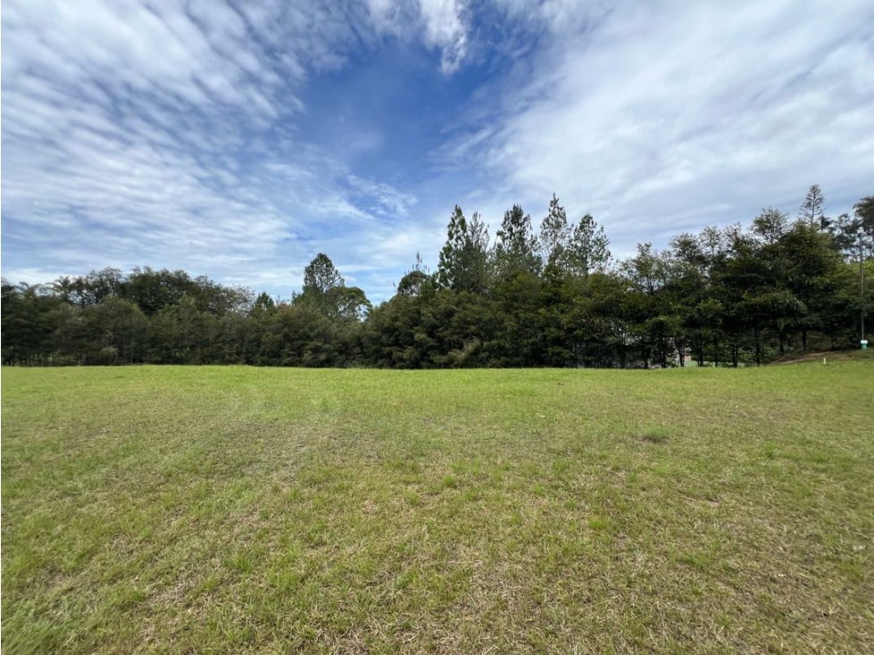 Lote en Llanogrande, unidad cerrada