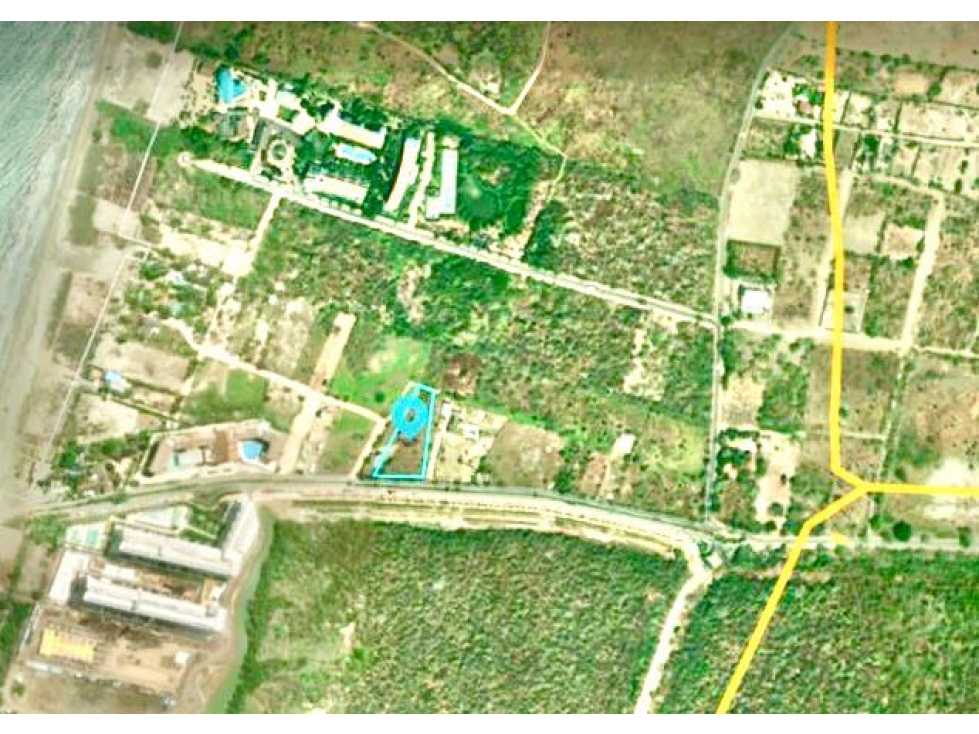 LOTE EN MANZANILLO DEL MAR A 200 METROS DEL MAR