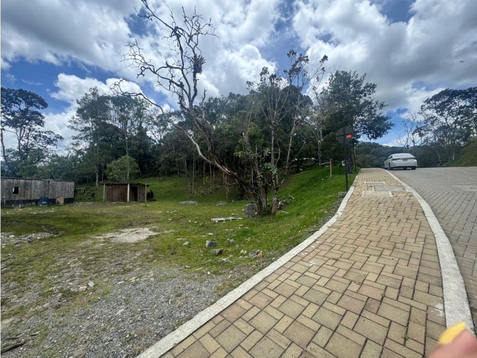 Lote en Montesereno con bosque