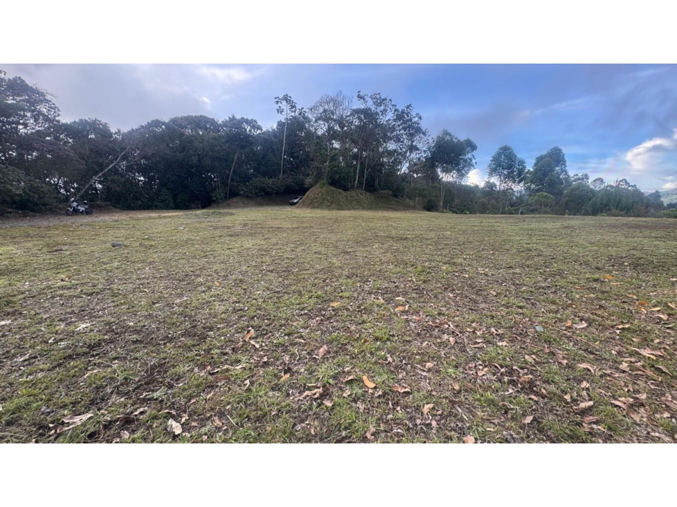 Lote en unidad cerrada en el retiro sector de alta valorización