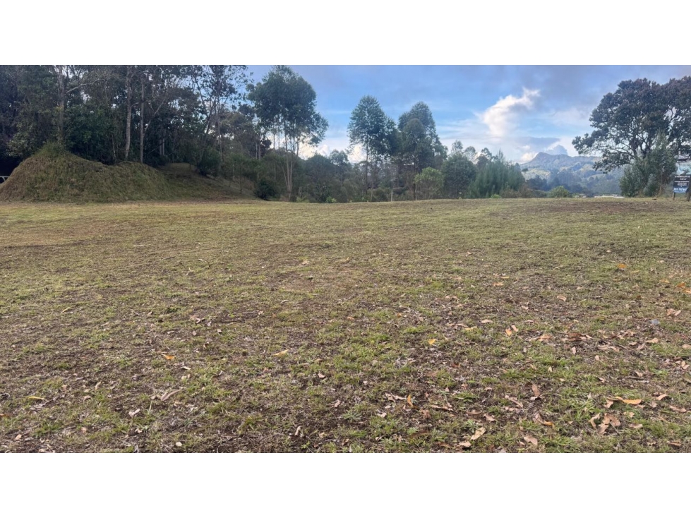 Lote en unidad cerrada en el retiro sector de alta valorización — foto 3