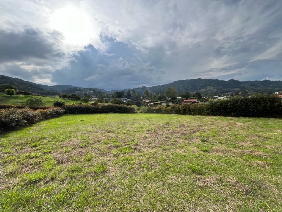 LOTE EN UNIDAD CERRADA EN LA CEJA