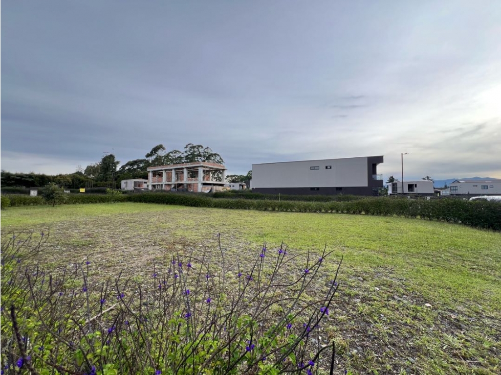 LOTE ESQUINERO EN UNIDAD CERRADA SECTOR CLÍNICA DE LLANOGRANDE — foto 3