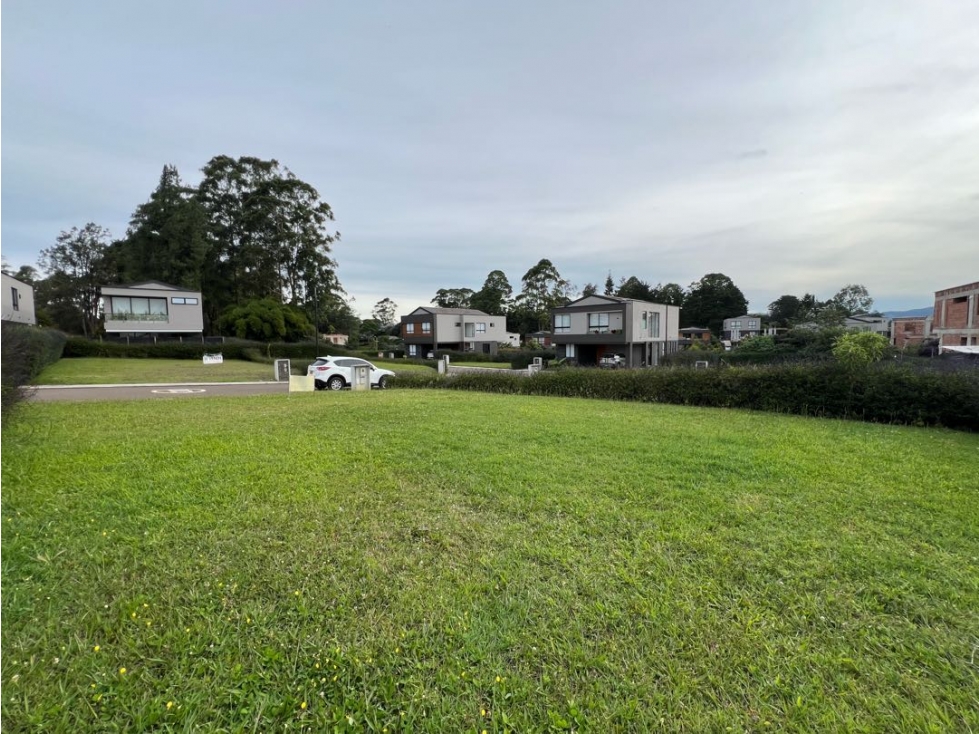 LOTE EN UNIDAD CERRADA SECTOR CLINICA LLANOGRANDE — foto 2