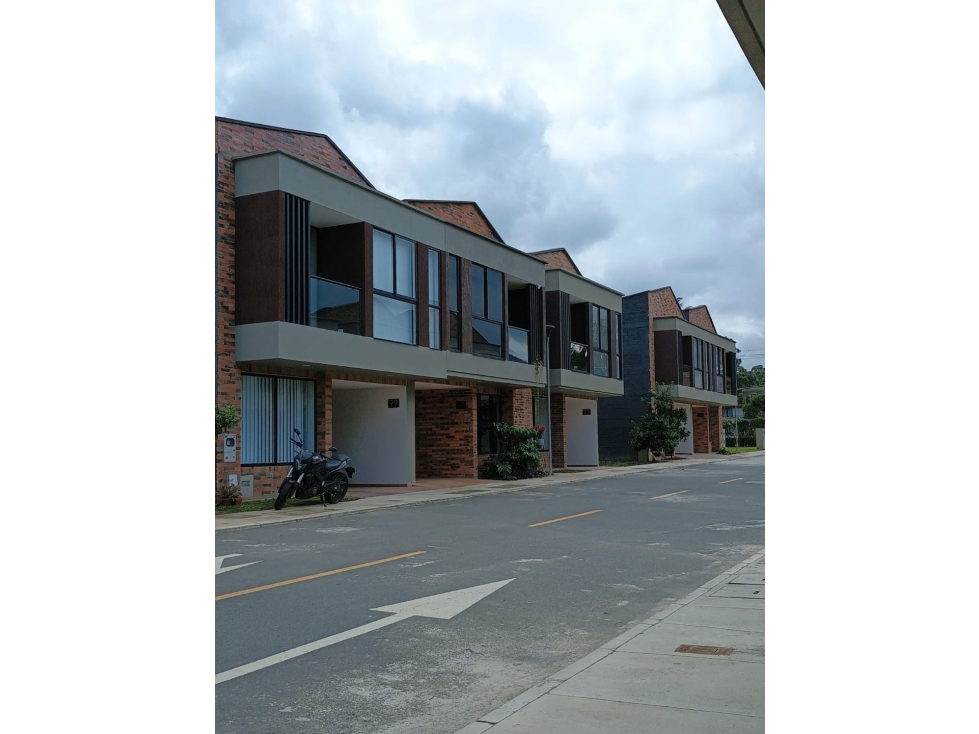 Lote en Urbanización cerrada con licencia de construcción
