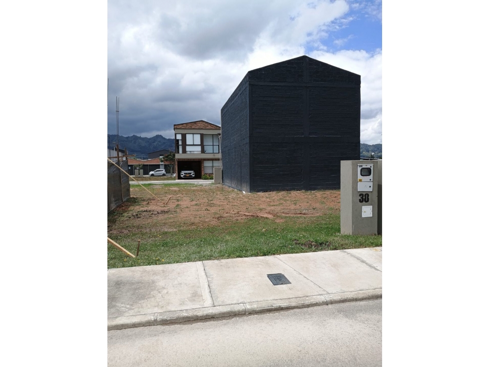 Lote en Urbanización cerrada con licencia de construcción — foto 3