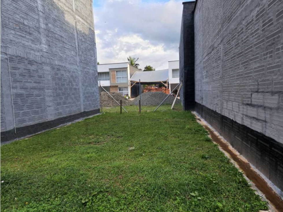 Lote en Urbanización Semi - cerrada a la venta — foto 2