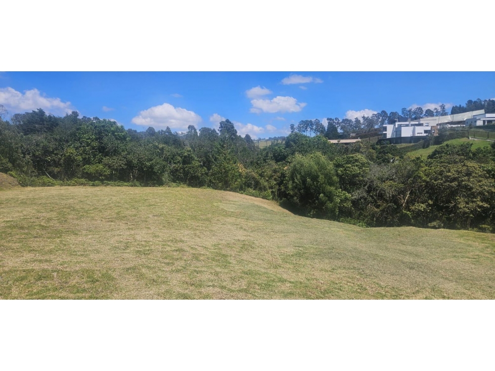 LOTE EN URBANIZACION CERRADA EN EL ALTO DE LAS PALMAS — foto 2
