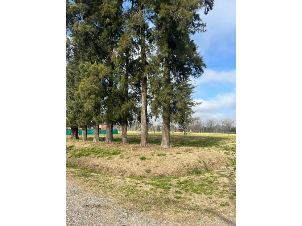 LOTE EN VENTA. Altos de Luján - 3