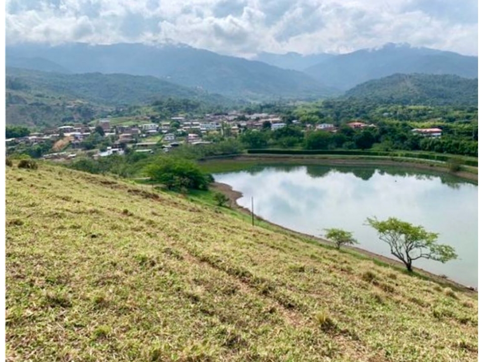 Lote en venta en condominio campestre Lagos de Maracaibo Palmira Valle