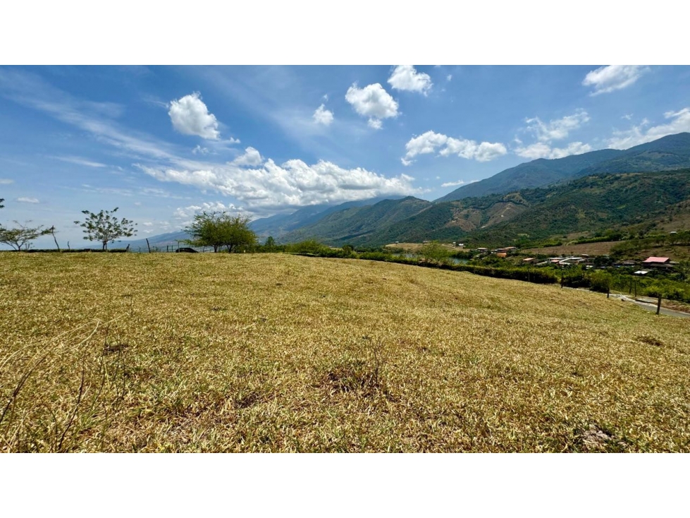 Lote en venta en condominio campestre Lagos de Maracaibo Palmira Valle