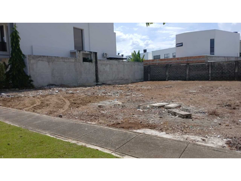 LOTE EN VENTA EN CONUINTO CERRADO PICACHO MONTERIA