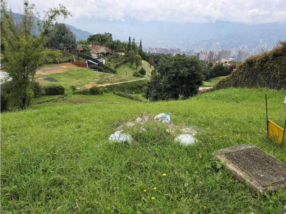 LOTE EN VENTA EN EXCLUSIVA PARCELACIÓN - 3