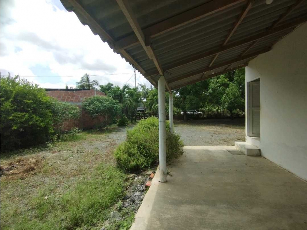 LOTE EN VENTA EN JARAQUIEL SOBRE LA VIA PAVIMENTADA