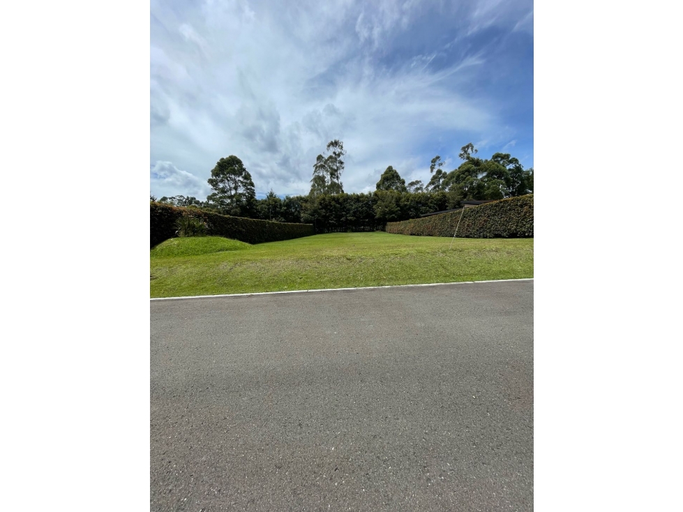 Lote en venta en unidad cerrada Llanogrande