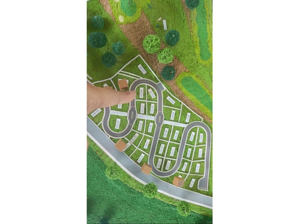 Lote pendiente negativa esquinero de venta Montecristi Golf-Manabí. - 2