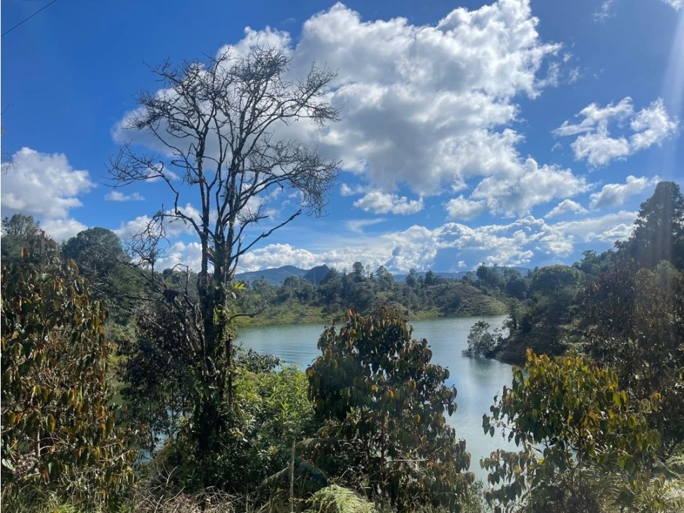 LOTE EN VENTA GUATAPE CON REPRESA
