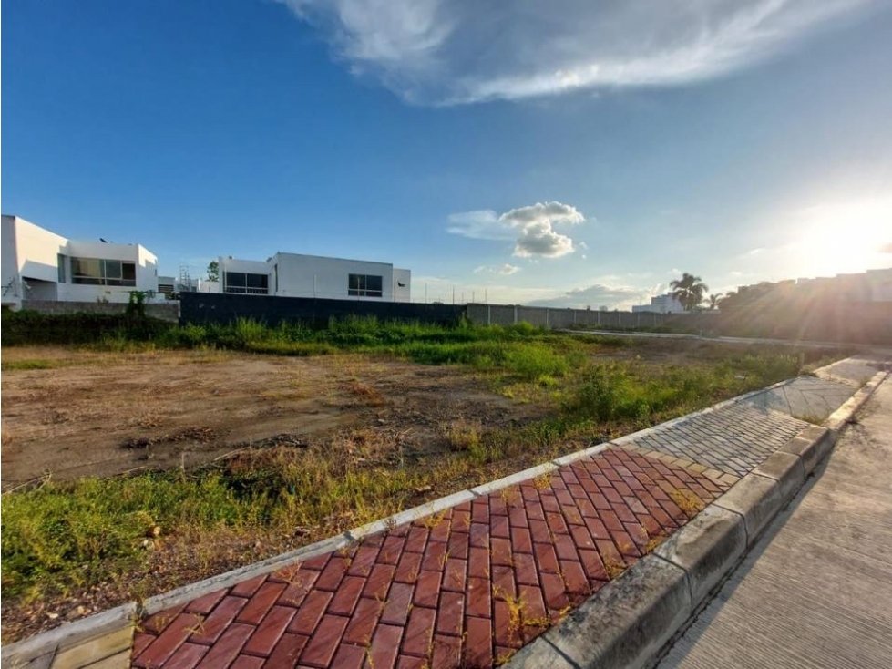 LOTE ESQUINERO EN VENTA EN PICACHO MONTERÍA CONJUNTO CERRADO
