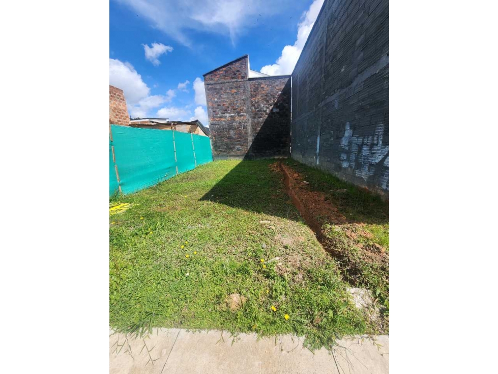 Lote esquinero para la venta en unidad cerrada - 6