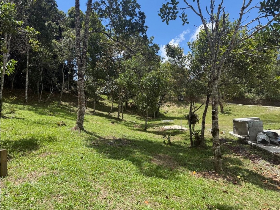 LOTE ESQUINERO UBICADO EN EL RETIRO EN UNA UNA DE LAS MEJORES UNIDADES — foto 2