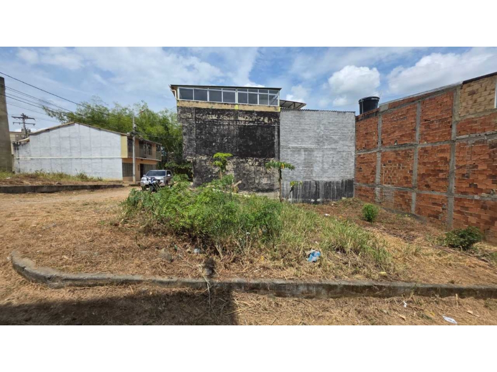 Lote esquinero urbano de 77 M2 en 119 mill negociables en la mesa - 2