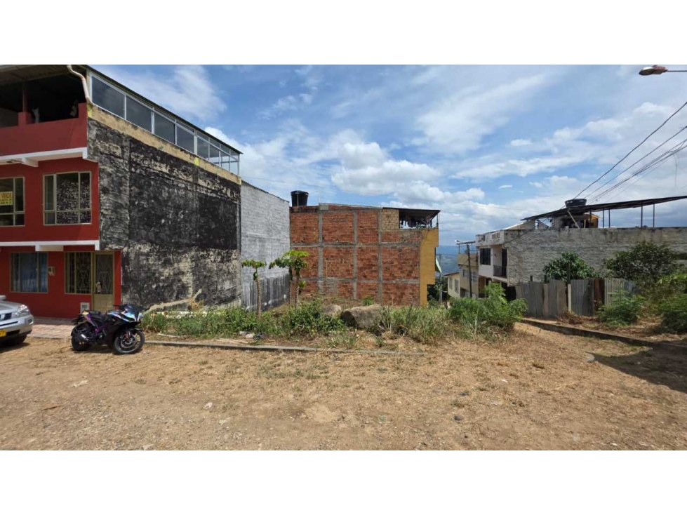 Lote esquinero urbano de 77 M2 en 119 mill negociables en la mesa - 3