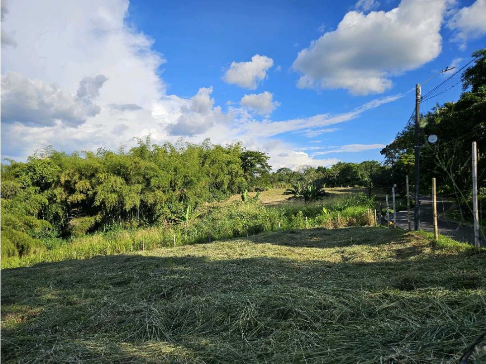 Lote independiente para venta en Malabar, Cerritos — foto 4