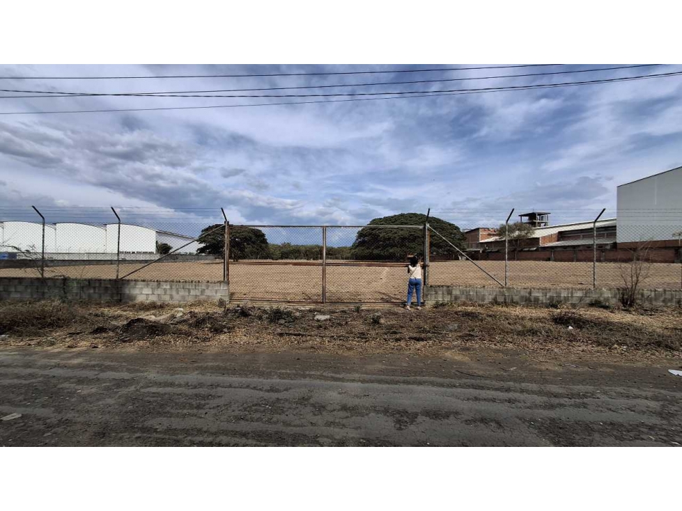 Lote industrial arroyohondo plano y con.relleno.en.graba - 1