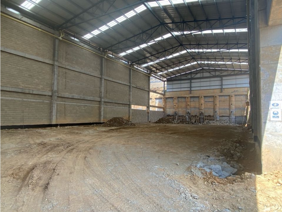 Lote para bodegas en venta - 2