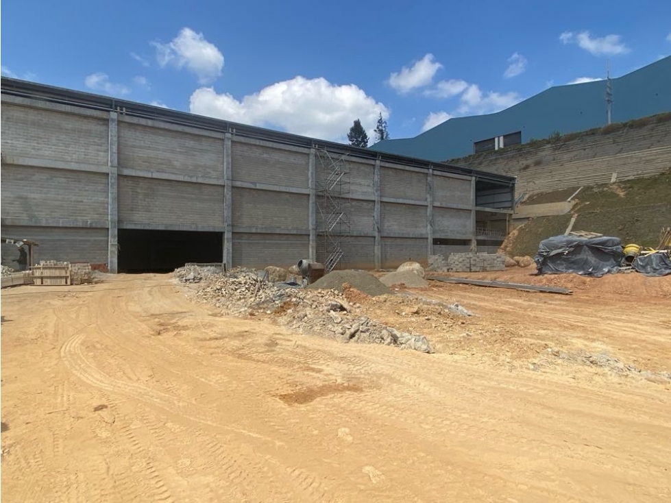 Lote para bodegas en venta - 4