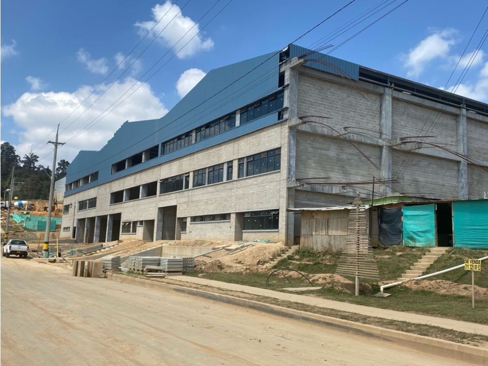 Lote para bodegas en venta - 5