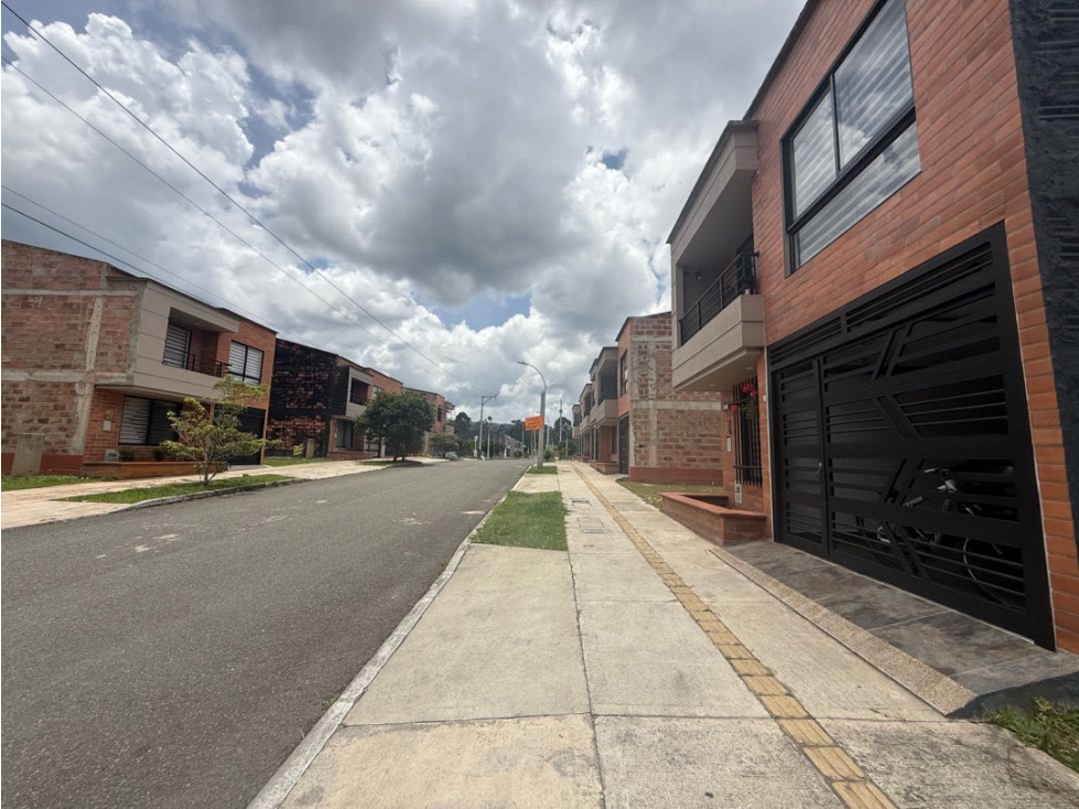 Lote para la venta con licencia de construcción en unidad abierta — foto 2