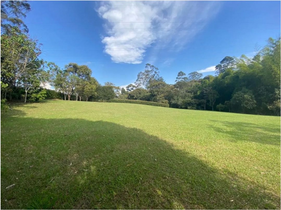 Lote para la venta independiente en la vereda vilachuaga en Llanogrand