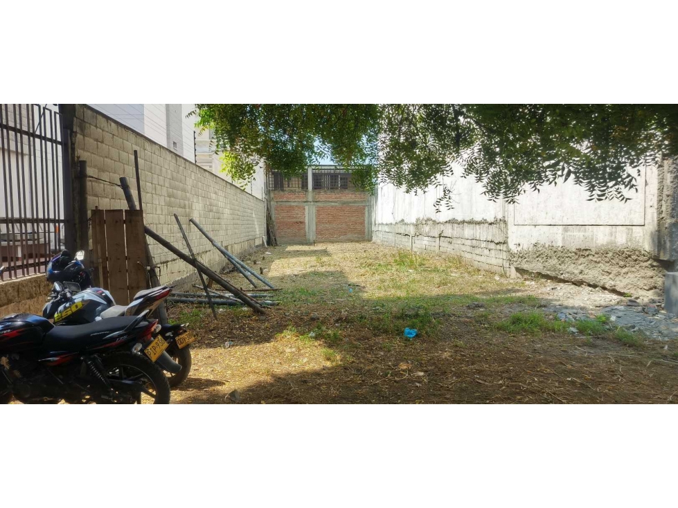 Lote para venta en el norte de cali barrio la flora area 273 m²